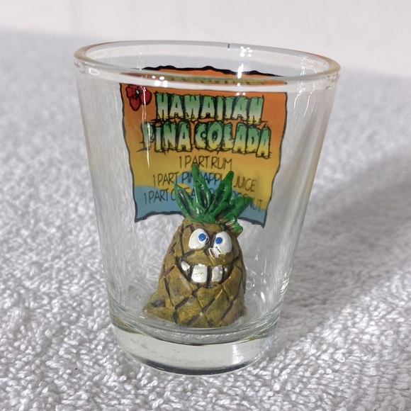 Vintage Hawaiian Pina Colada Pineapple Souvenir Shot Glass - Picture 1 of 7